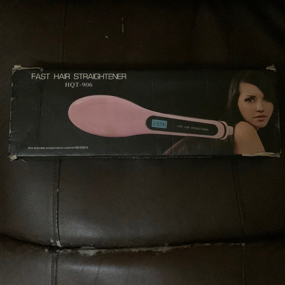 Selling a fast hair straightener still work any questions ask😊